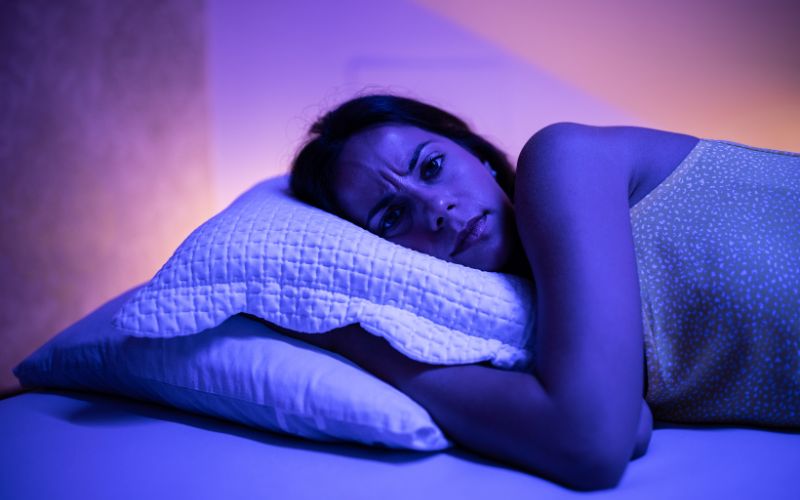 The Importance of Sleep for Menopause Weight Loss 3 Woman could not sleep because of heat